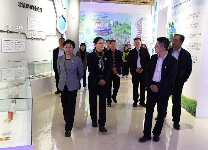鄭麗萍在河北環境工程學院調研(網站).jpg