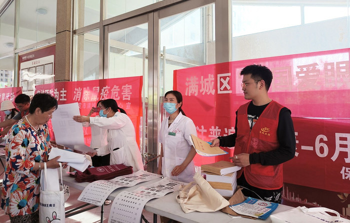 保定市滿城區科協開展全國“愛眼日” 科普宣傳進校園、進社區活動2.jpg