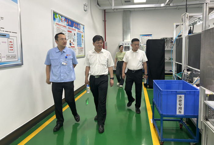 1、省科協調研組參觀來福汽車照明集團滄州有限公司（網站）.jpg